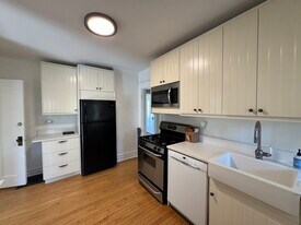 878 Ash St in Winnetka, IL - Building Photo