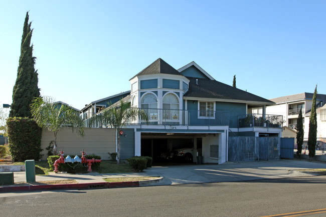 Vermont Apartments in Anaheim, CA - Foto de edificio - Building Photo