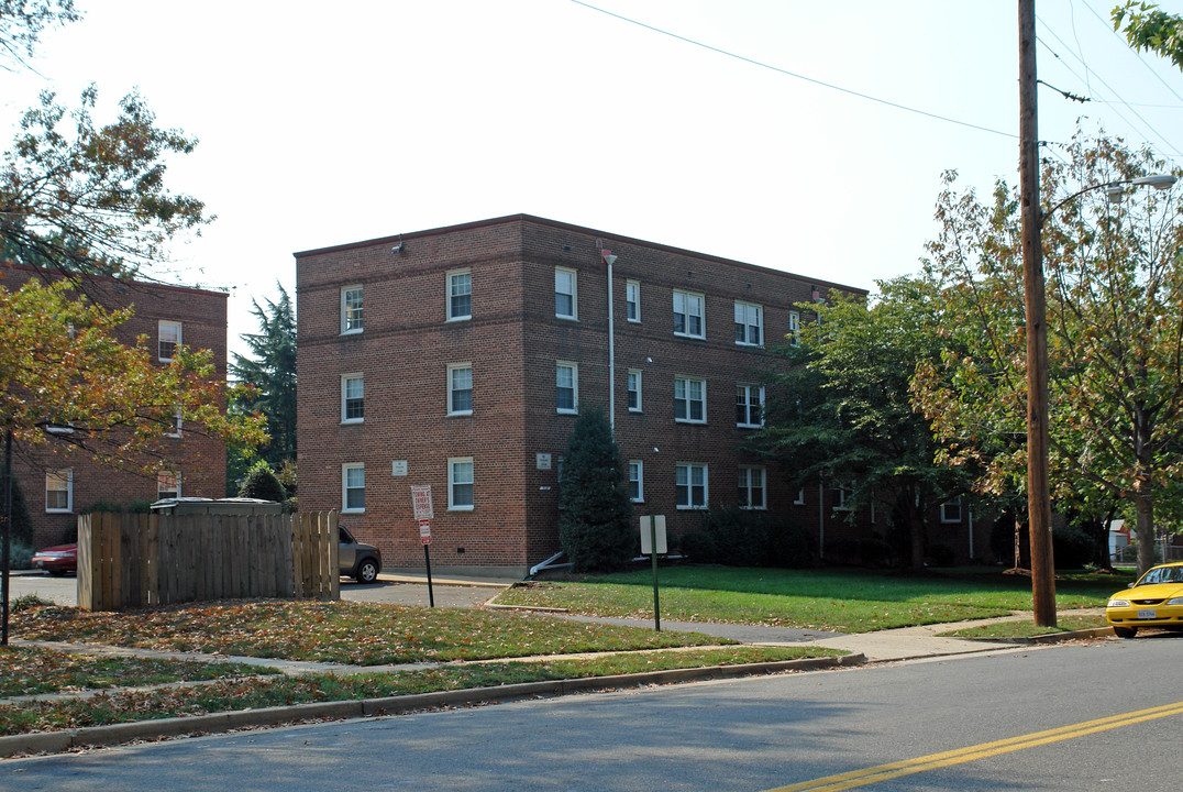 Fayette Court Condominium in Alexandria, VA - Building Photo