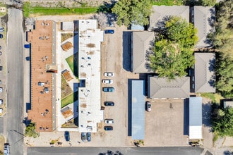Four Seasons & Pepper Tree Apartments in Canyon, TX - Foto de edificio - Building Photo