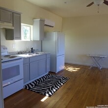 23 US-87 in Comfort, TX - Building Photo - Building Photo