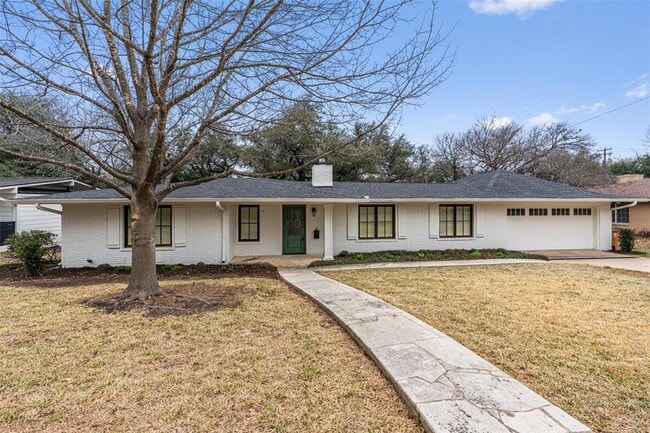 property at 2711 Mountain Laurel Dr