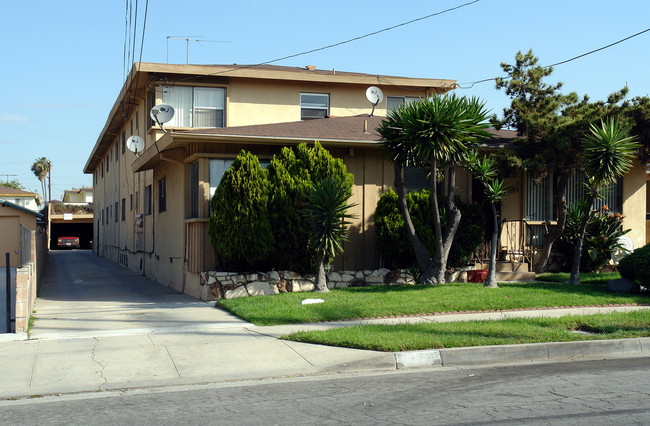 231 E Hazel in Inglewood, CA - Building Photo - Building Photo