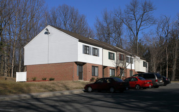 Greene Hills Estates in Springfield, VA - Building Photo - Building Photo