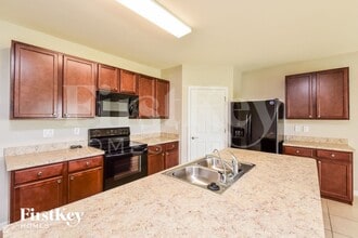 1028 NW 7th Pl in Cape Coral, FL - Building Photo - Building Photo