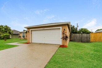 1302 SW Amboy Ave in Port St. Lucie, FL - Building Photo - Building Photo