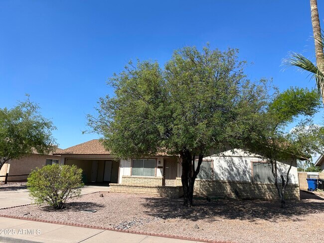 property at 2514 S Cottonwood Dr