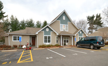 Carter Court in Glastonbury, CT - Building Photo - Building Photo