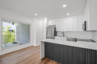 3661 NE 170th St in North Miami Beach, FL - Building Photo