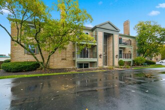 9760 Bunker Hill Ln, Unit Unit 69 in Montgomery, OH - Foto de edificio - Building Photo