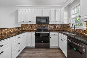 124 Quality Dr in Mount Holly, NC - Building Photo - Building Photo