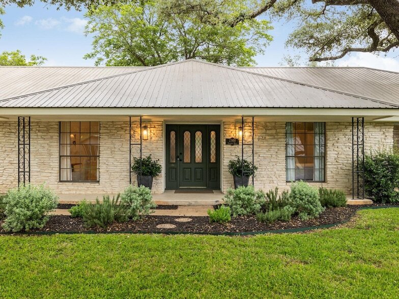 2300 Toulouse Dr in Austin, TX - Foto de edificio