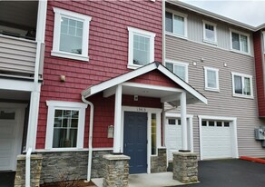 13413 97th Ave E in Puyallup, WA - Building Photo