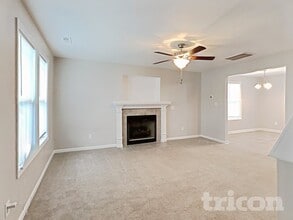 496 Sherrill Farm Dr in Benson, NC - Foto de edificio - Building Photo