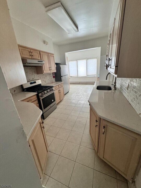 650 Bailey Ave in Elizabeth, NJ - Building Photo