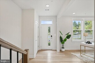 12768 Sunrise Valley Dr in Reston, VA - Building Photo - Building Photo