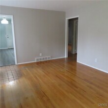 7843 Glenwood Dr N in Liverpool, NY - Building Photo - Building Photo