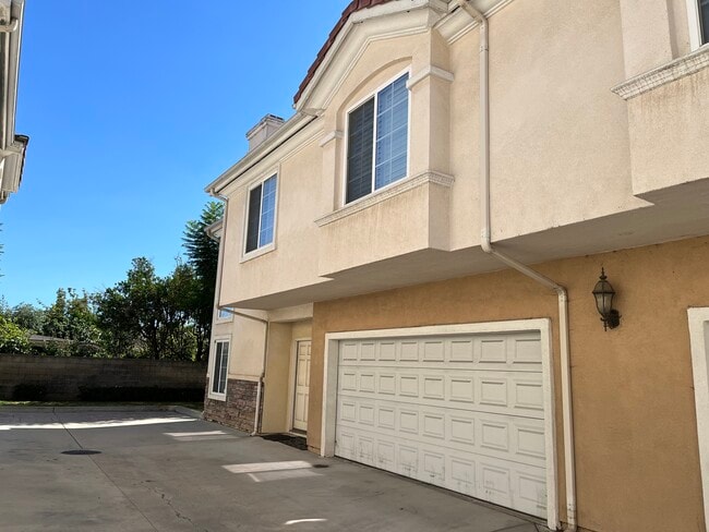 13252 Ramona Blvd, Unit B in Baldwin Park, CA - Foto de edificio - Building Photo