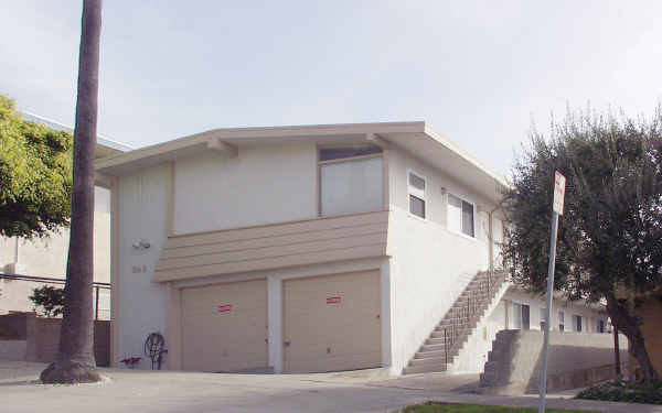 940 1st St in Hermosa Beach, CA - Building Photo