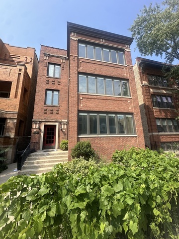 750 W Bittersweet Pl, Unit 2 in Chicago, IL - Building Photo