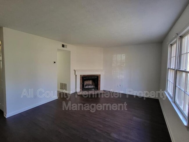 5553 Estates Ct in Norcross, GA - Building Photo - Building Photo