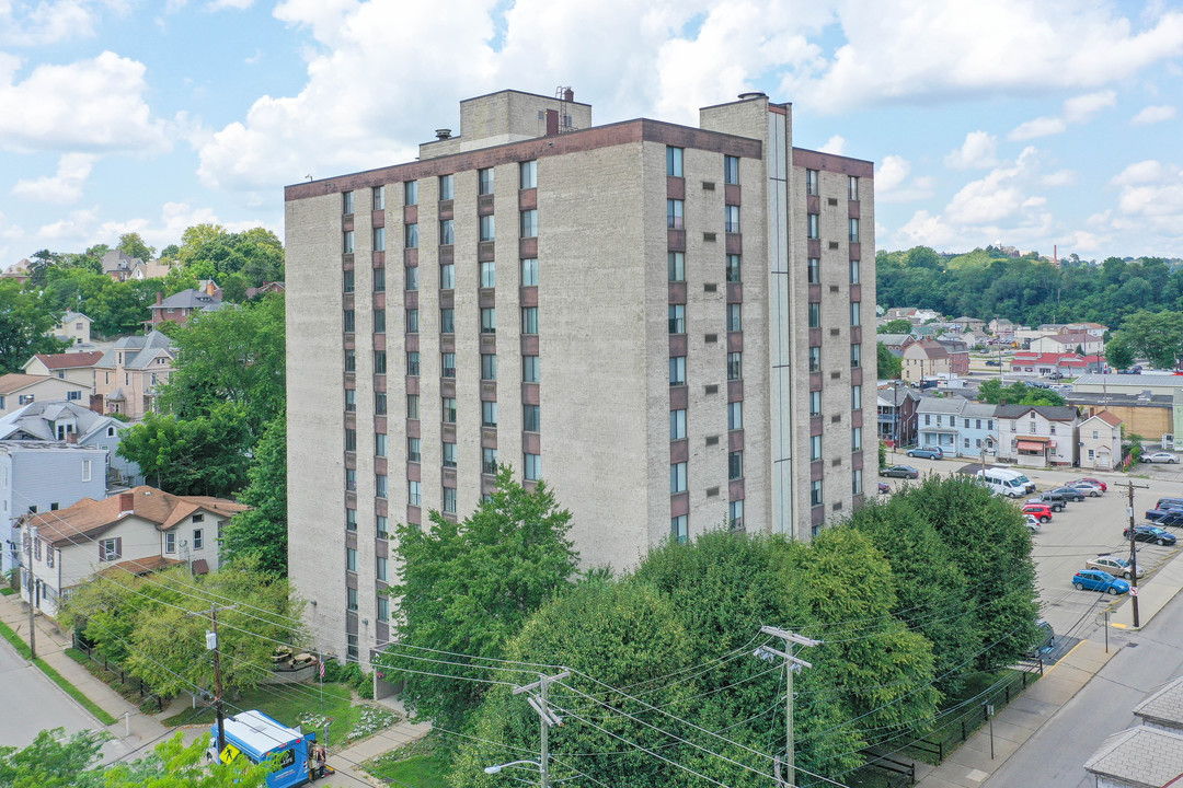 Pershing Square in Greensburg, PA - Building Photo