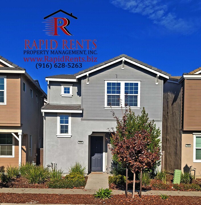 2495 Judith Resnik Ave in Sacramento, CA - Building Photo