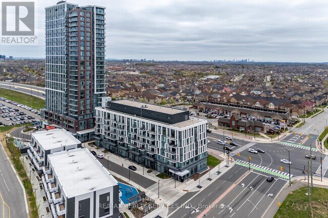 10-210 Lagerfeld Dr in Brampton, ON - Building Photo - Building Photo