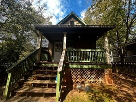 229 S Rocksprings St in Athens, GA - Building Photo