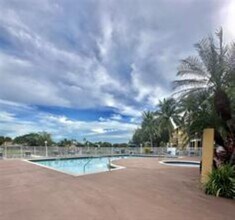 2371 NW 33rd St, Unit 710 in Oakland Park, FL - Building Photo - Building Photo