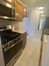 501 Slaters Ln in Alexandria, VA - Foto de edificio - Building Photo