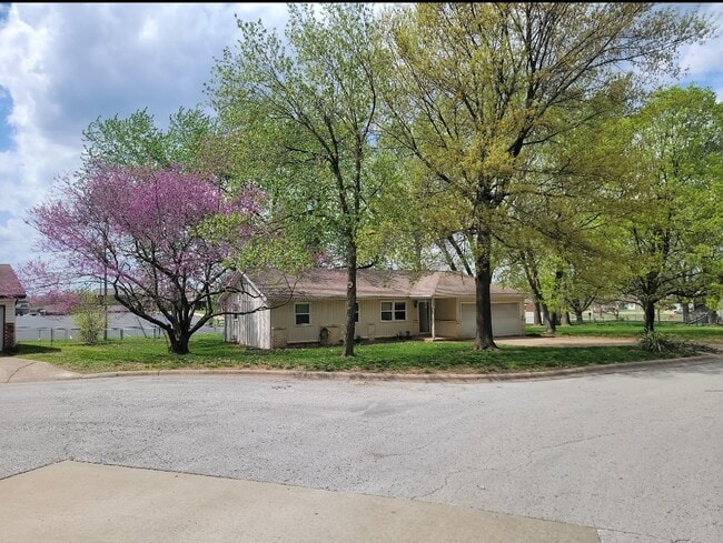 property at 2715 S Franklin Ave