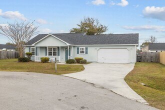 504 Sumrell Way in Hubert, NC - Building Photo - Building Photo