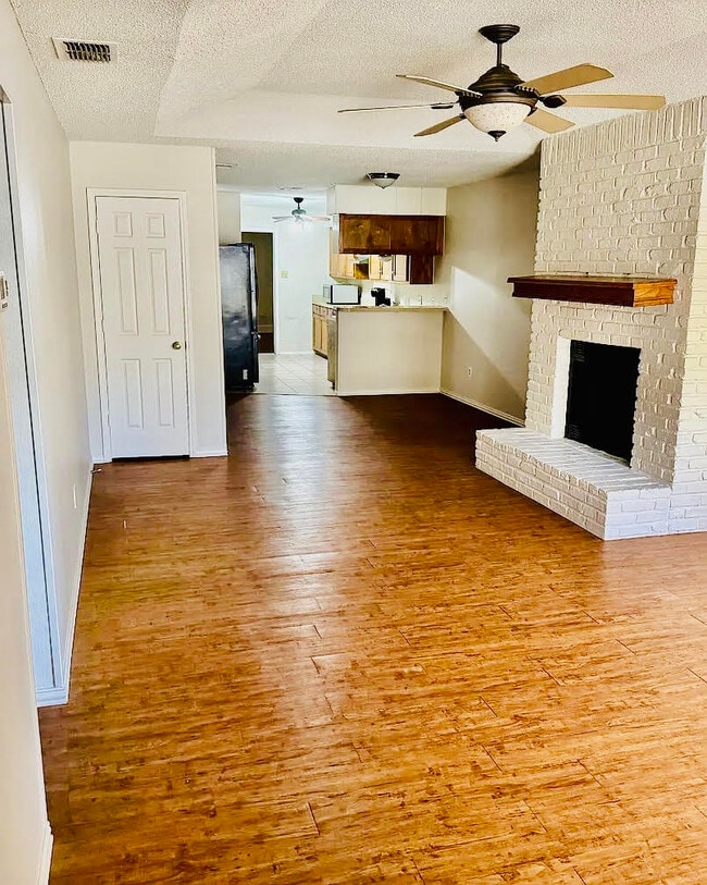 1817 Crooked Ln in Fort Worth, TX - Building Photo - Building Photo