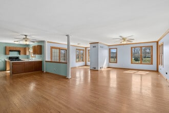 5573 Barnwood Dr in Gurnee, IL - Building Photo - Building Photo