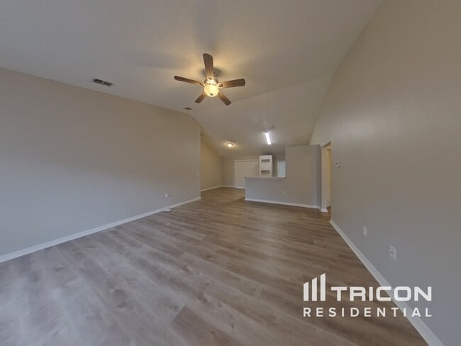 651 Williams Ave in Orange City, FL - Foto de edificio - Building Photo