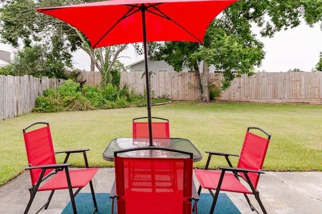 property at 9520 Brentwood Blvd