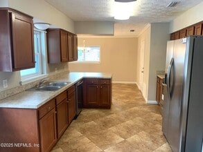 7751 Lisa Dr E in Jacksonville, FL - Building Photo - Building Photo