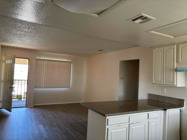 509 E Ave Q-1 in Palmdale, CA - Building Photo - Building Photo