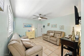 8127 Country Rd in Ft. Myers, FL - Building Photo - Building Photo