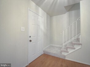 9867 High Water Ct in Burke, VA - Building Photo - Building Photo