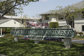 Amberwood Garden Apartments in Hayward, CA - Foto de edificio - Building Photo