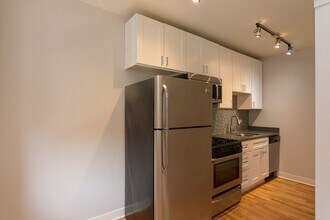 2423 N Kedzie Blvd in Chicago, IL - Building Photo - Building Photo