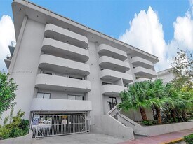 110 S Shore Dr, Unit 6D in Miami Beach, FL - Building Photo