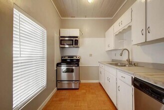 611 Nelray Blvd in Austin, TX - Building Photo - Building Photo