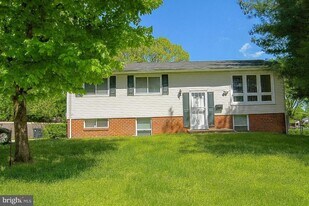8702 Hamlin St, Unit A in Summerfield, MD - Building Photo