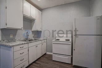 1006 S Throckmorton St in Sherman, TX - Building Photo - Building Photo