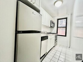 124 E 24th St in New York, NY - Building Photo - Building Photo