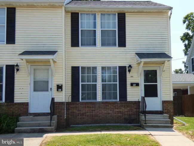 property at 105 S Lynchburg St