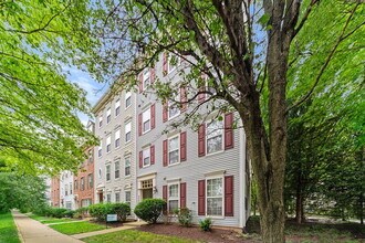 8099 Gatehouse Rd in Falls Church, VA - Building Photo - Building Photo